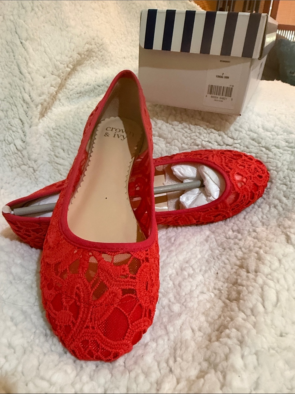crown & ivy Red Floral Lace Ballet Flats